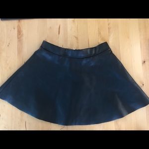 Faux leather 4-5yr old skirt (black)